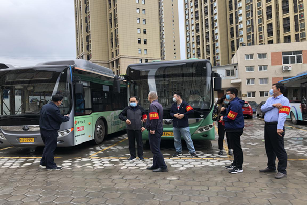 中共鄭州赫喆文化傳播有限公司黨支部開(kāi)展“疫情防控常態(tài)化，為公共交通助力”志愿服務(wù)實(shí)踐活動(dòng)