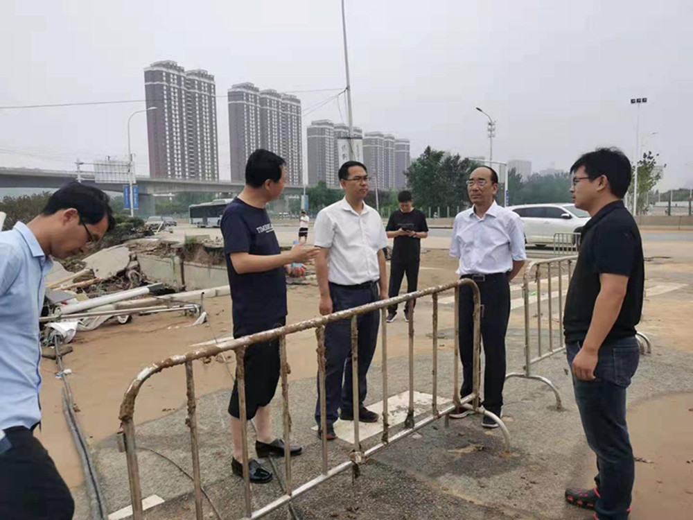 集團公司黨委書(shū)記、董事長(cháng)、總經(jīng)理秦廣遠赴市政項目檢查指導災后恢復重建工作