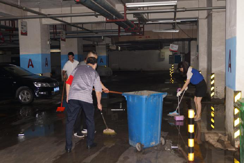 鄭州建投工程咨詢(xún)有限公司黨支部組織黨員群眾積極開(kāi)展防汛救災工作