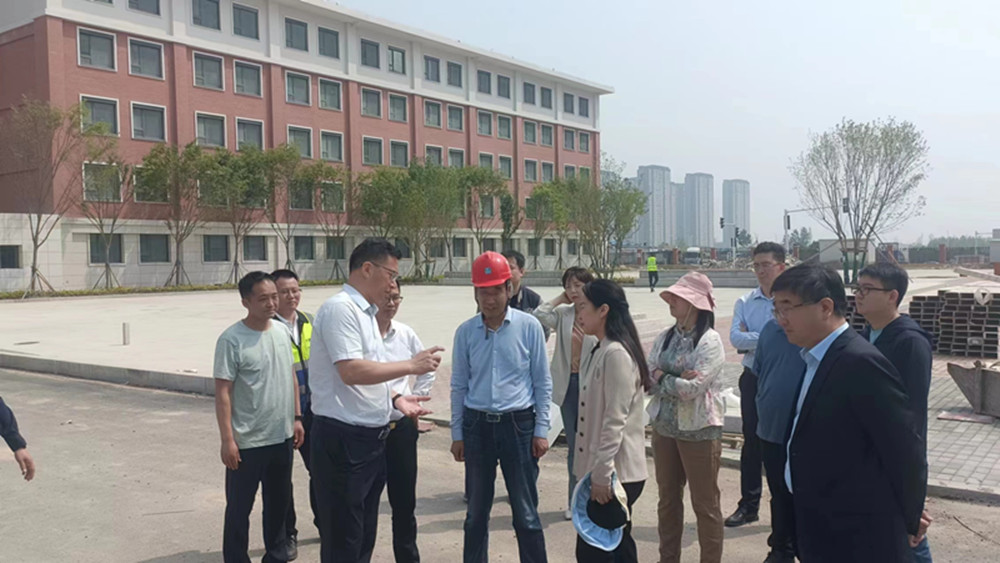 鄭州航空港區管委會(huì )領(lǐng)導調研鄭州外國語(yǔ)學(xué)校航空港區新校區項目