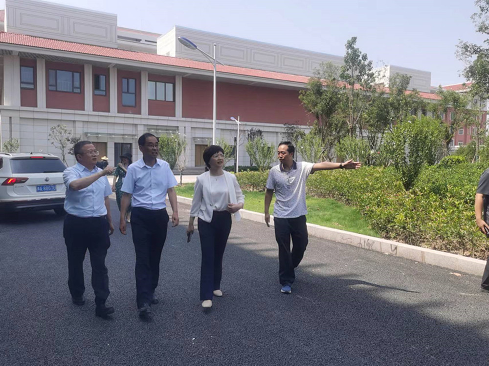 市教育局領(lǐng)導調研鄭州外國語(yǔ)學(xué)校航空港區新校區項目