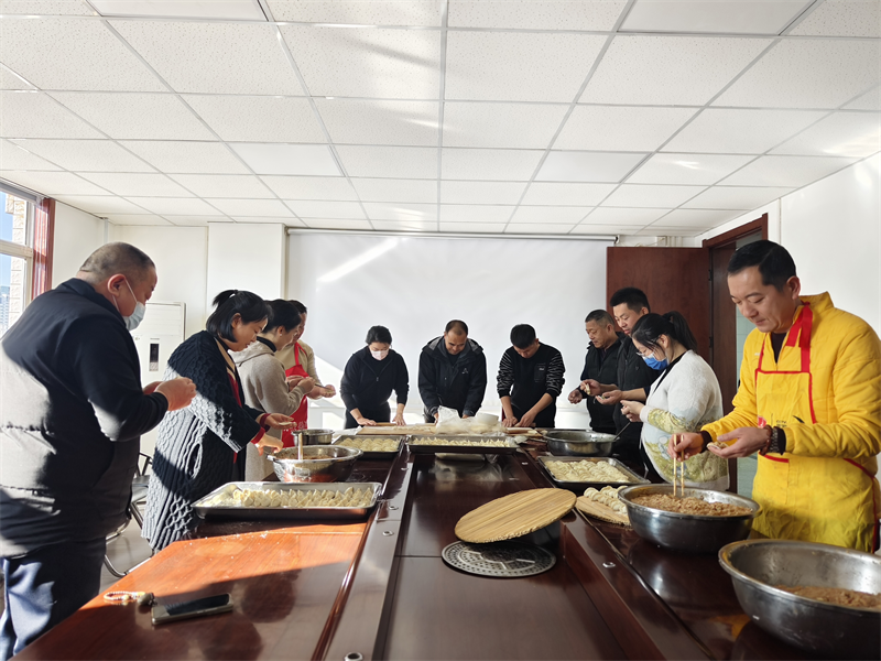 鄭州建投通訊管線(xiàn)有限公司開(kāi)展“包餃子、迎冬至”活動(dòng)