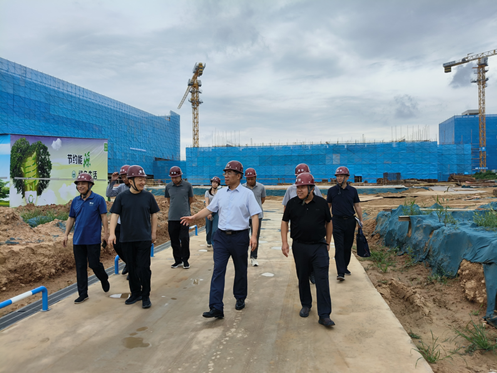 集團公司黨委書(shū)記、董事長(cháng)汪洋到六十七高級中學(xué)項目調研項目建設工作