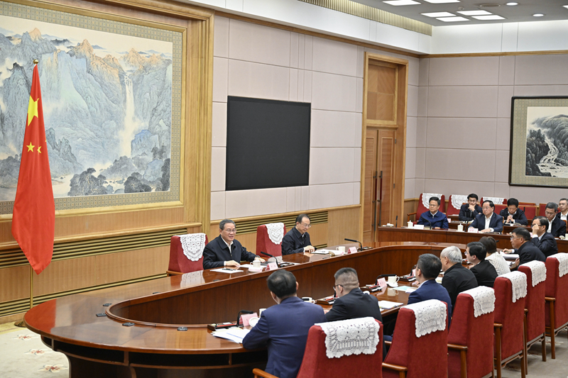 李強主持召開(kāi)經(jīng)濟形勢專(zhuān)家和企業(yè)家座談會(huì )